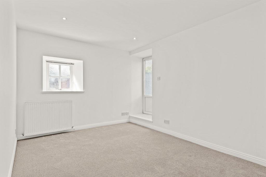 Additional image 2 of 2 bed flat for saleHunter Street, Auchterarder PH3
