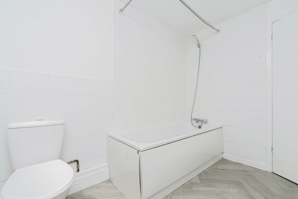 Additional image 15 of 3 bed flat for saleMostyn Road, Colwyn Bay, Conwy LL29