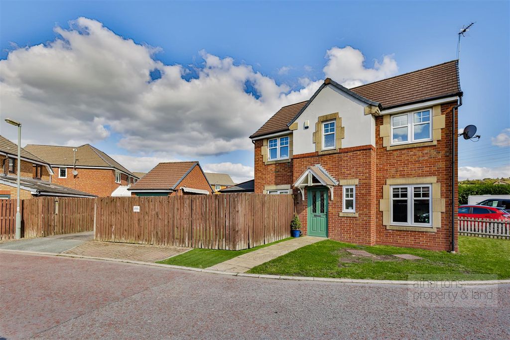 3 bed detached house for saleDaisy Hill Court, Huncoat BB5