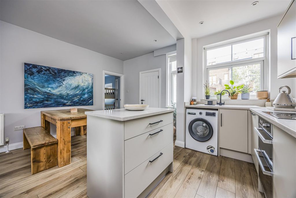 Additional image 15 of 2 bed flat for saleQueen Street, Emsworth PO10
