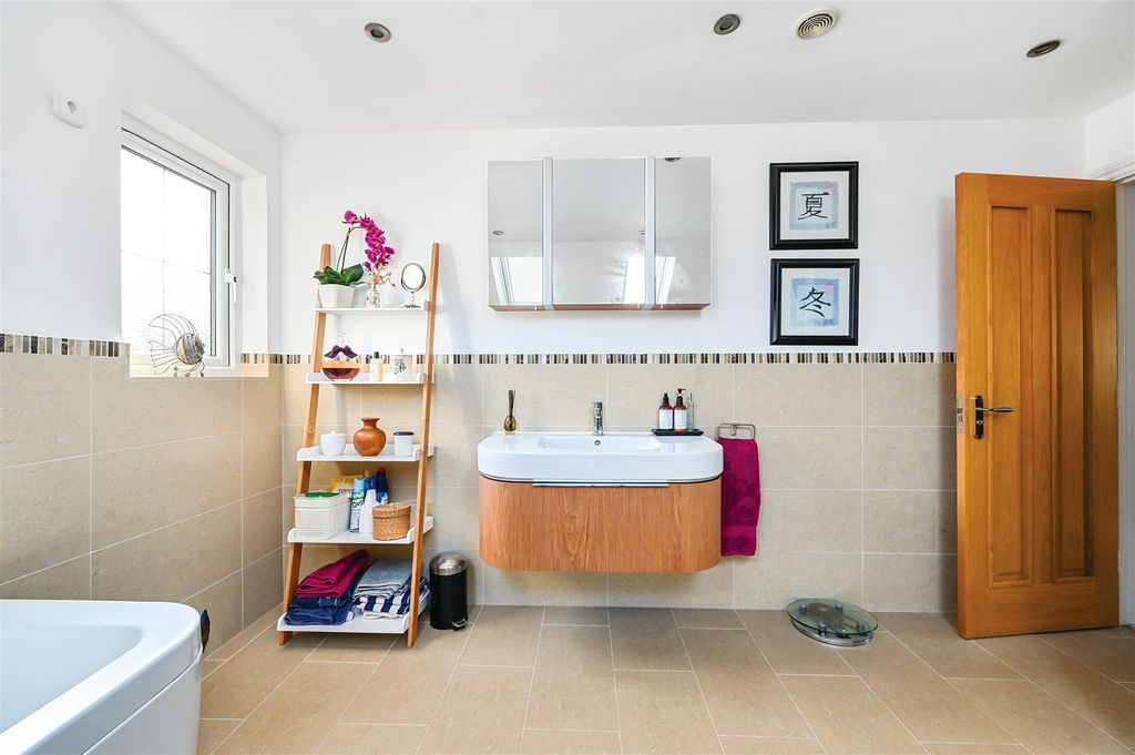 Additional image 28 of 4 bed detached house for saleClavering Walk, Cooden, Bexhill-On-Sea TN39