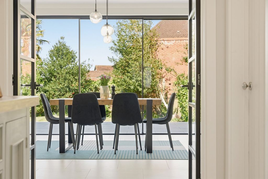 Additional image 11 of 4 bed detached house for saleCandlemas Lane, Beaconsfield, Buckinghamshire HP9
