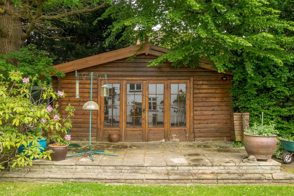 Additional image 18 of 4 bed detached house for saleDen Close, Beckenham BR3