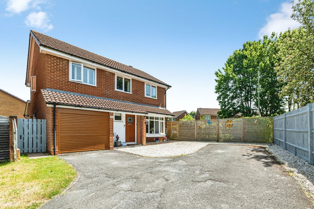 4 bed detached house for saleSandpiper Way, Basingstoke RG22
