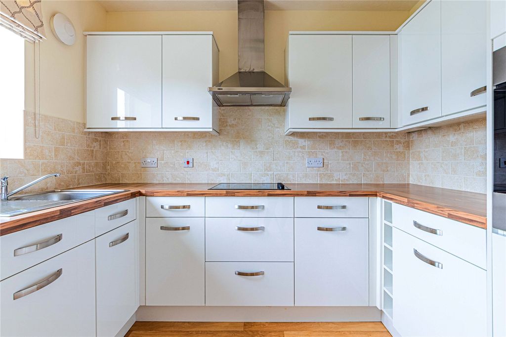 Additional image 2 of 1 bed flat for saleHigh Street, Berkhamsted, Hertfordshire HP4