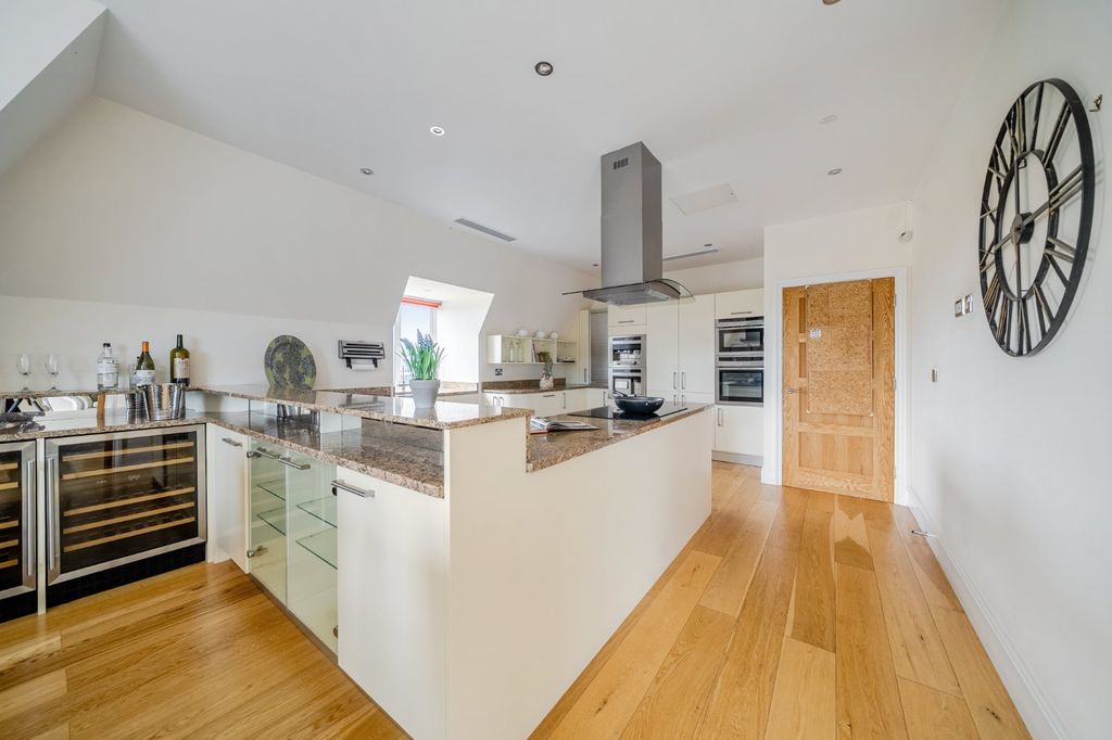 Additional image 25 of 3 bed flat for saleKemerton Road, Beckenham BR3