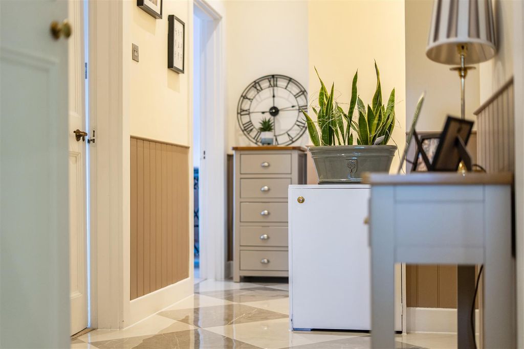 Additional image 17 of 3 bed flat for saleWinkworth Place, Banstead SM7