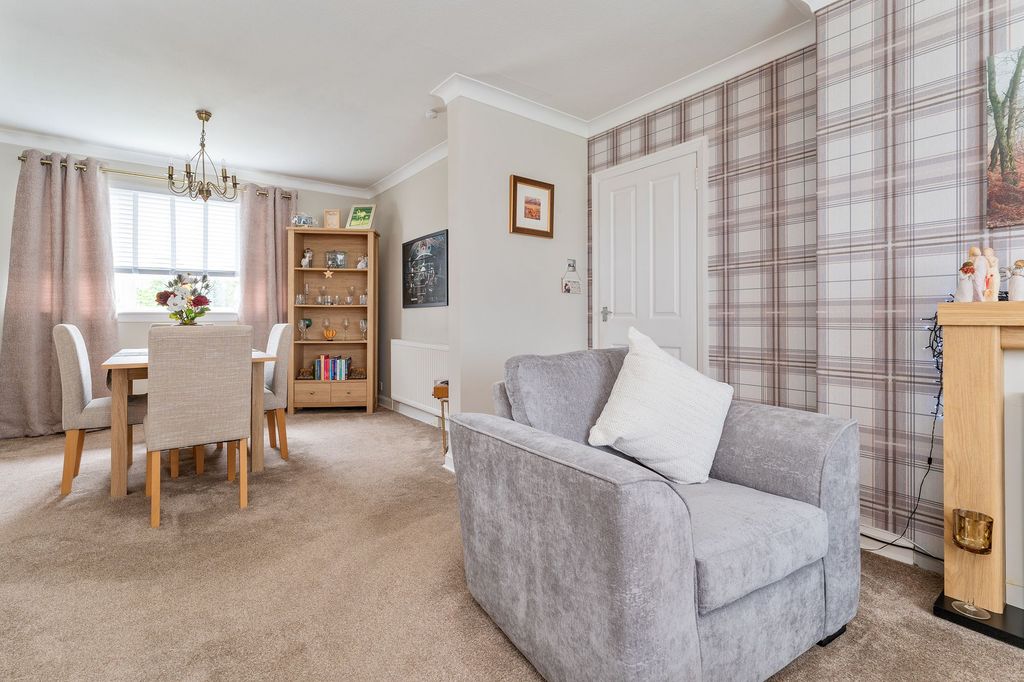Additional image 8 of 2 bed flat for saleMackenzie Drive, Kilbarchan PA10