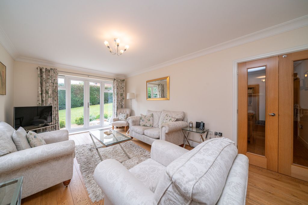 Additional image 4 of 2 bed flat for saleChesham Road, Berkhamsted HP4