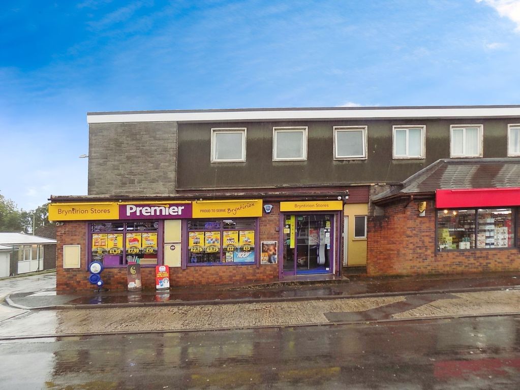 2 bed flat for saleElm Crescent, Bridgend CF31 photo 2