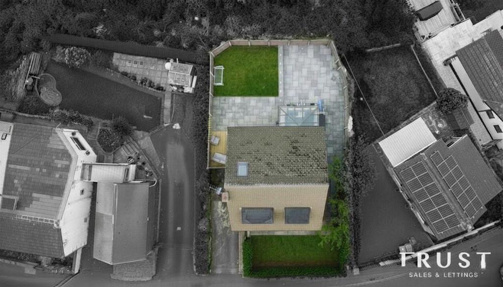Additional image 2 of 3 bed detached house for saleMill Lane, Batley WF17