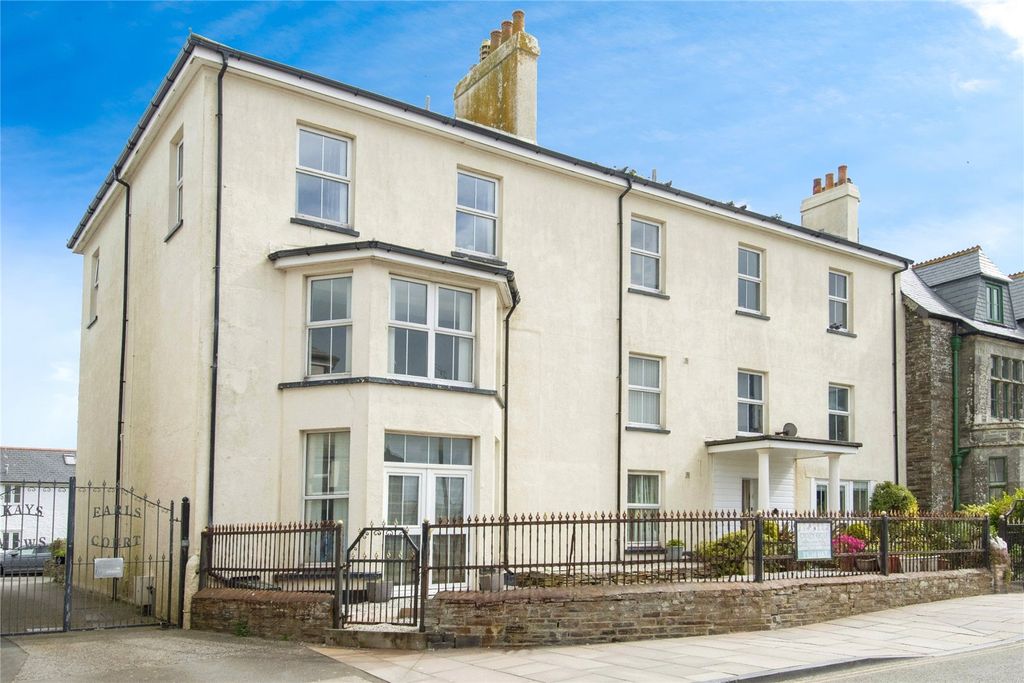 2 bed flat for saleFore Street, Tintagel, Cornwall PL34