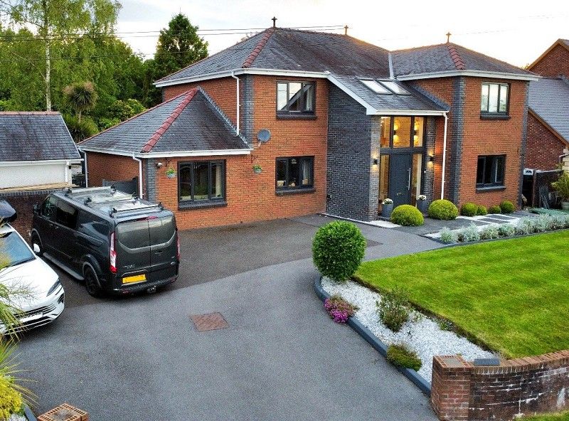 4 bed detached house for saleHafod Road, Tycroes, Ammanford, Carmarthenshire. SA18