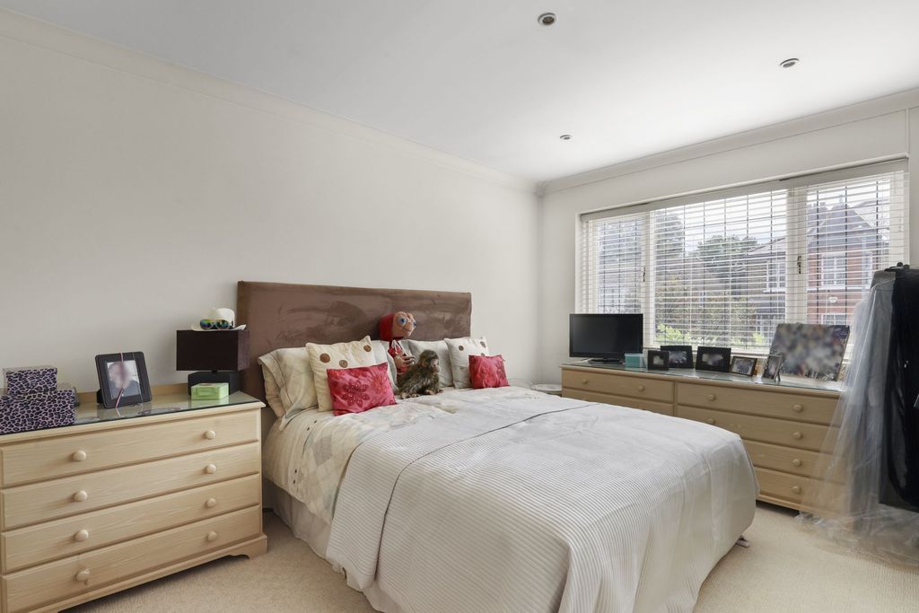 Additional image 25 of 4 bed link detached house for saleWestbury Lane, Buckhurst Hill IG9