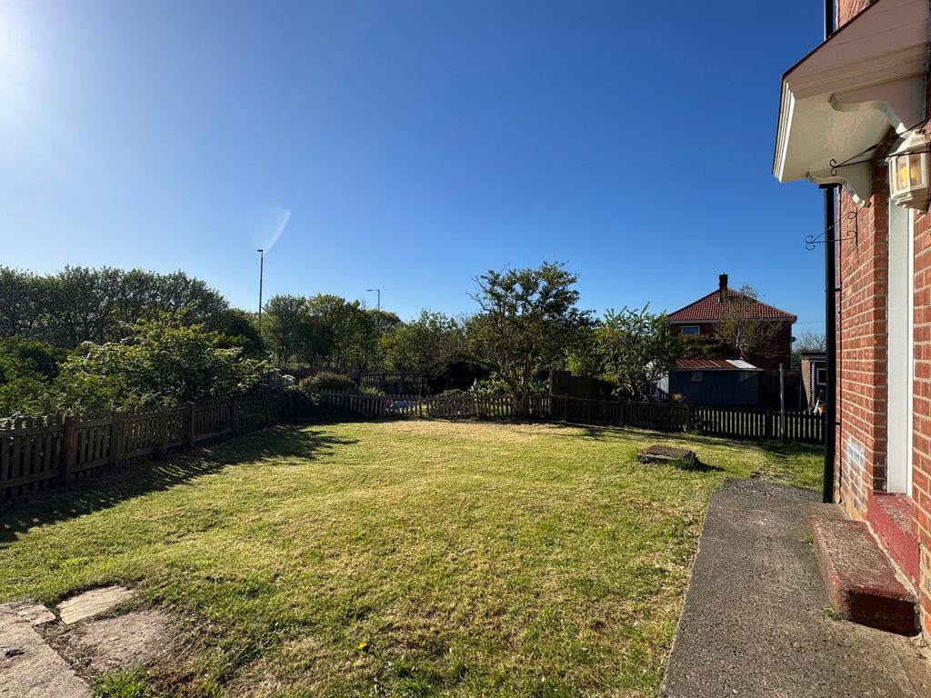 2 bed flat for saleCrieff Grove, Jarrow NE32 photo 3