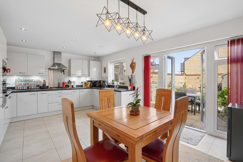 Additional image 2 of 3 bed semi-detached house for saleShergold Road, Bampton OX18
