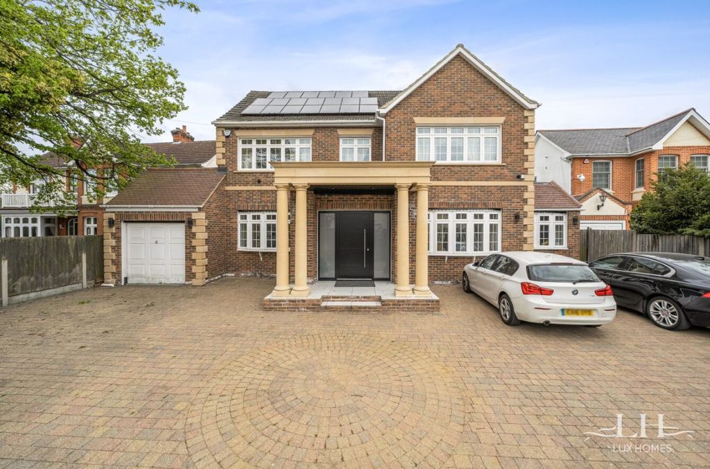 4 bed detached house for saleNelmes Road, Emerson Park RM11