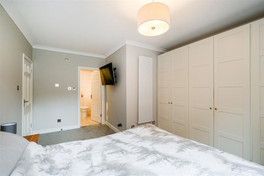 Additional image 16 of 2 bed flat for saleEpping New Road, Buckhurst Hill IG9