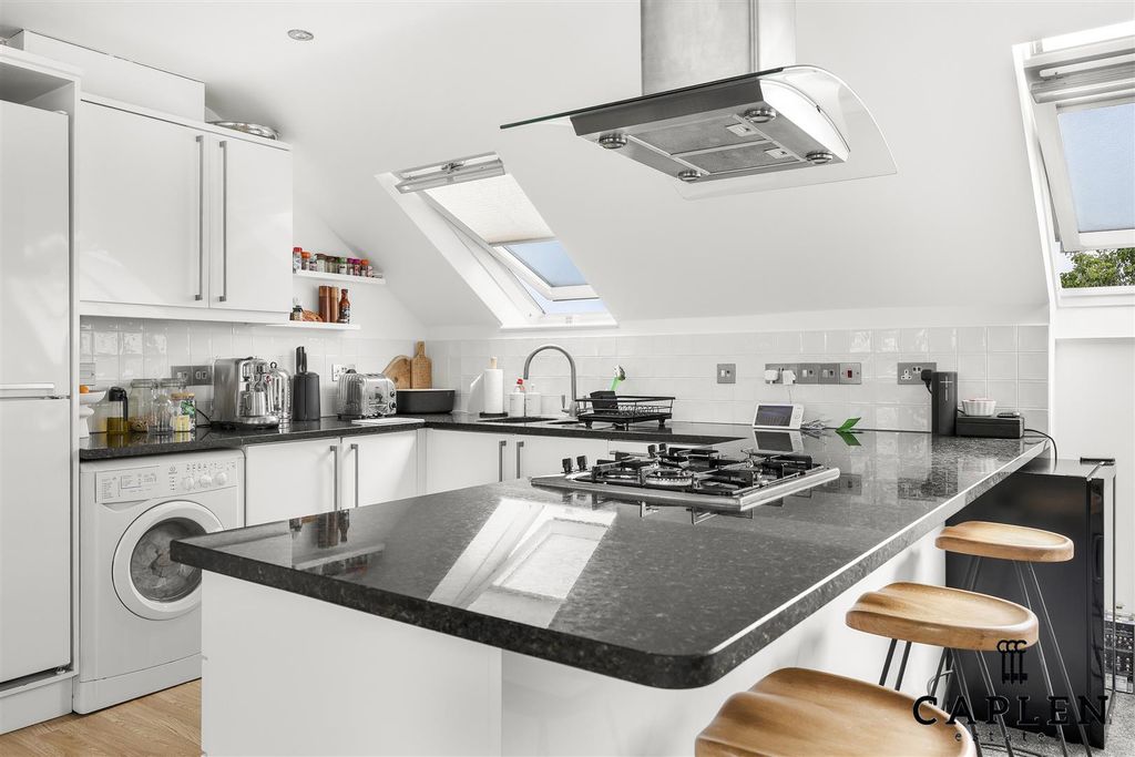 Additional image 7 of 2 bed flat for saleBeatrice Court, Buckhurst Hill IG9