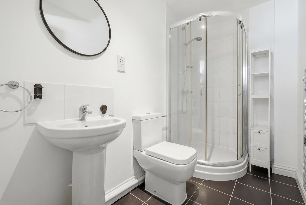 Additional image 9 of 2 bed flat for saleHampton Court, Basildon SS15