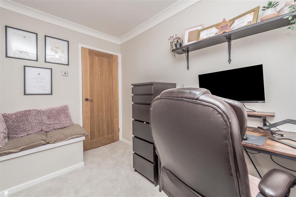 Additional image 16 of 3 bed town house for saleCliffe Park Drive, Wortley, Leeds LS12