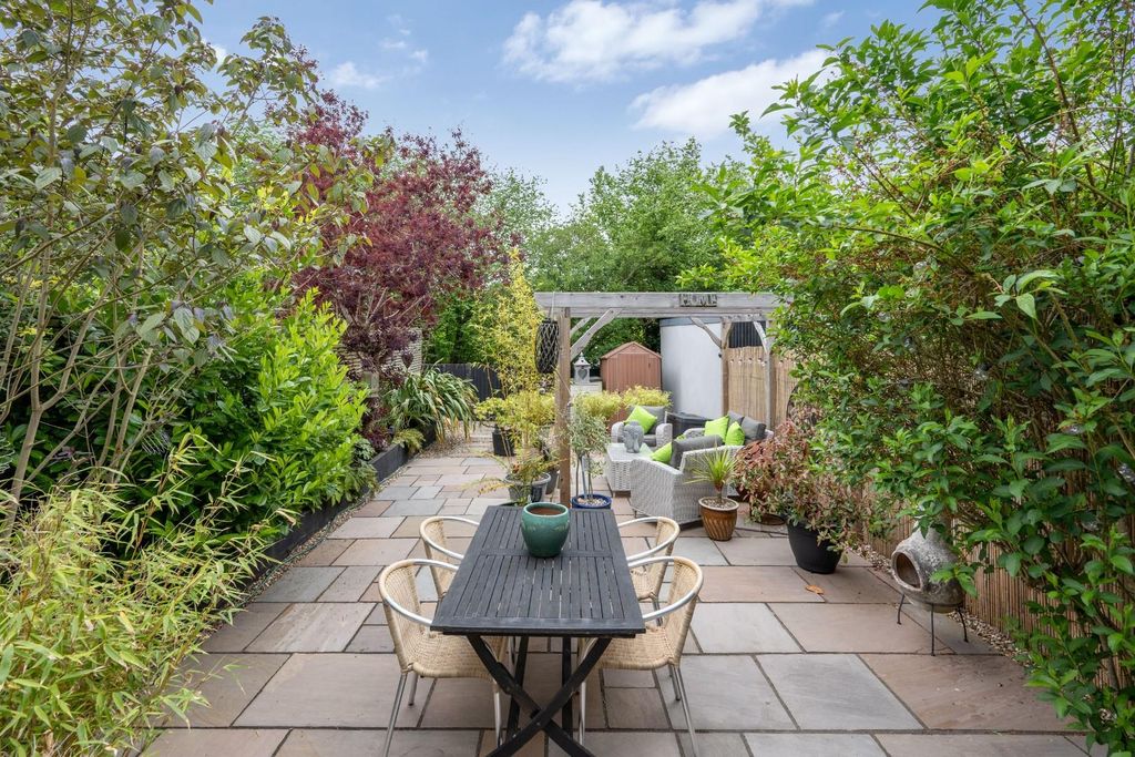 Additional image 4 of 4 bed property for saleSandersfield Road, Banstead SM7