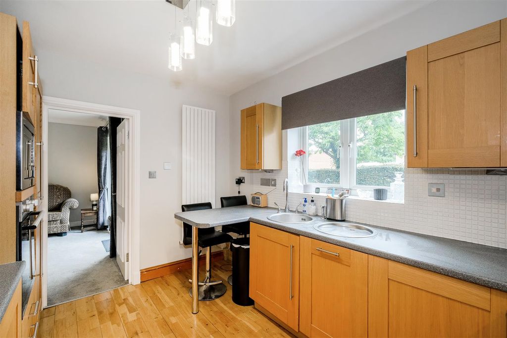 Additional image 13 of 2 bed flat for saleEpping New Road, Buckhurst Hill IG9