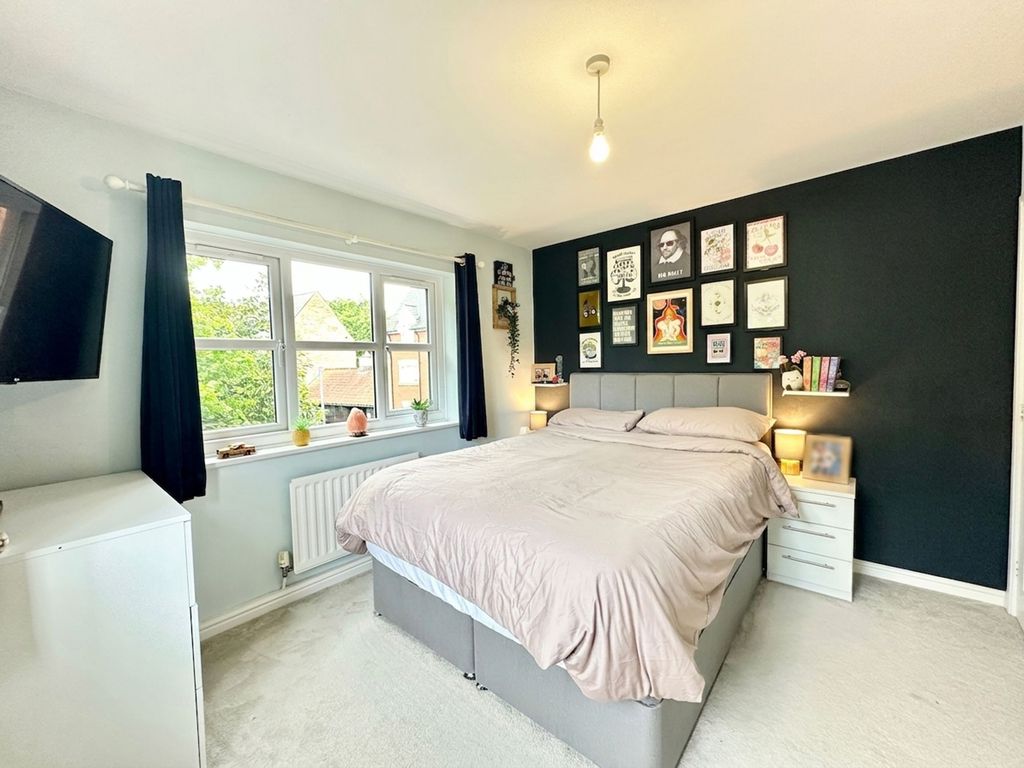 Additional image 8 of 2 bed flat for saleBramble Tye, Noak Bridge SS15