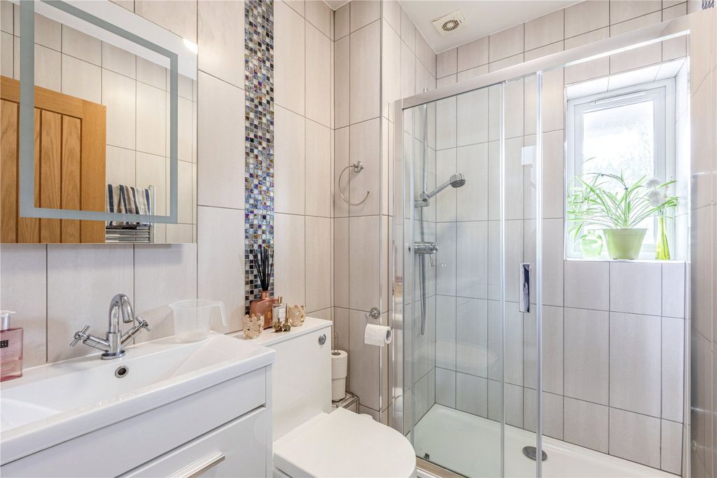 Additional image 10 of 5 bed detached house for salePinewood Avenue, New Haw, Addlestone, Surrey KT15