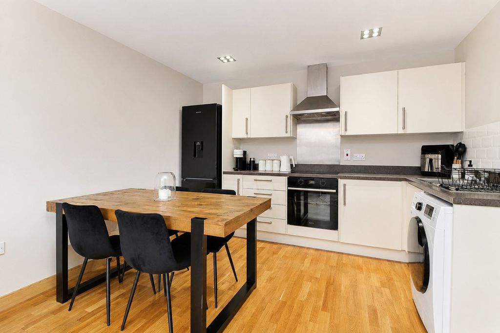 Additional image 2 of 2 bed flat for saleSanvignes Court, Baldock SG7