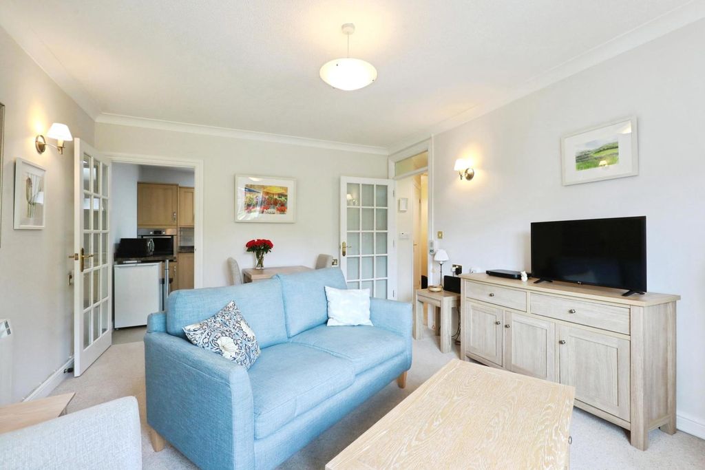 1 bed flat for saleStation Road, Broadway, Worcestershire WR12 photo 2