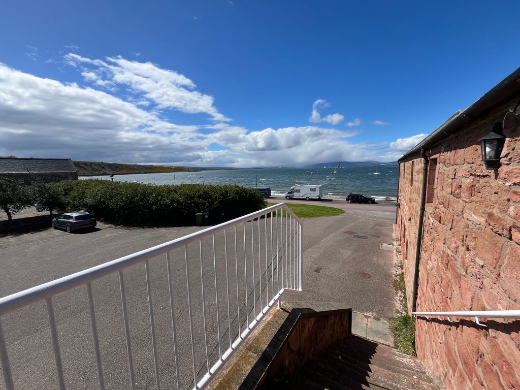2 bed flat for saleMarine Terrace, Cromarty IV11 photo 2