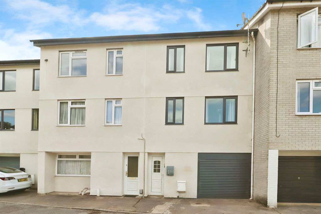 3 bed property for saleRadyr Court Close, Cardiff CF5