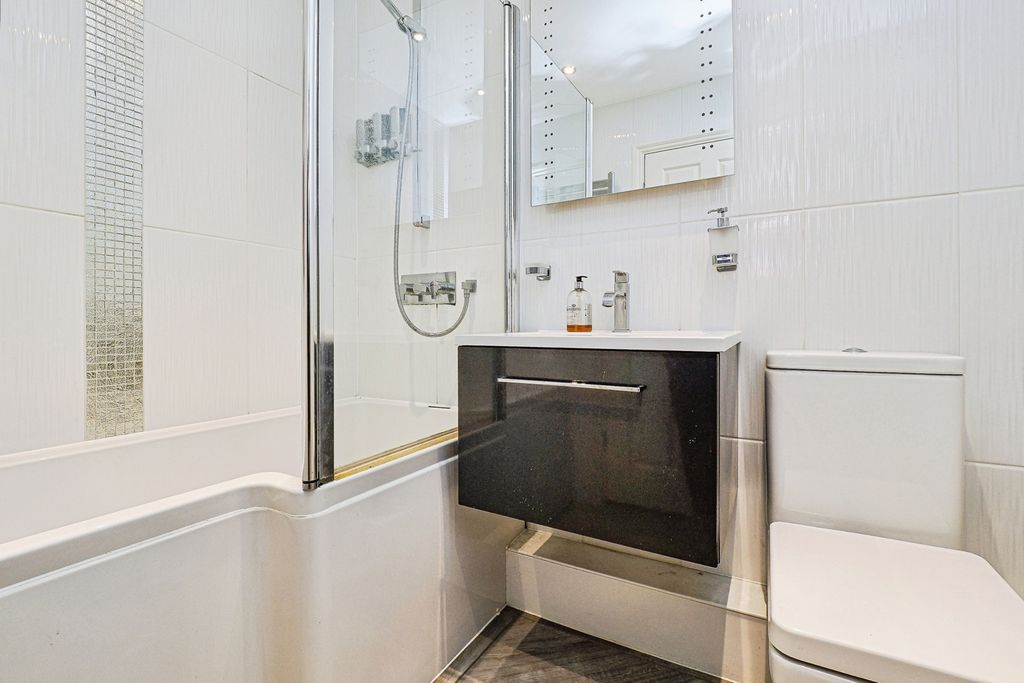 Additional image 9 of 2 bed flat for saleRidgemont Place, Parkstone Avenue, Hornchurch, Essex RM11