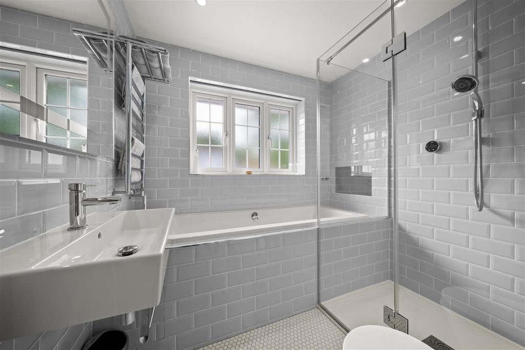 Additional image 17 of 4 bed semi-detached house for saleManor House Gardens, Abbots Langley WD5