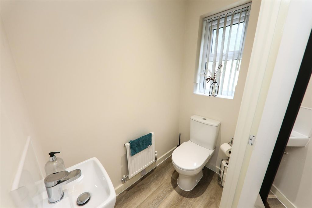 Additional image 6 of 4 bed town house for saleLakeside Boulevard, Lakeside, Doncaster DN4