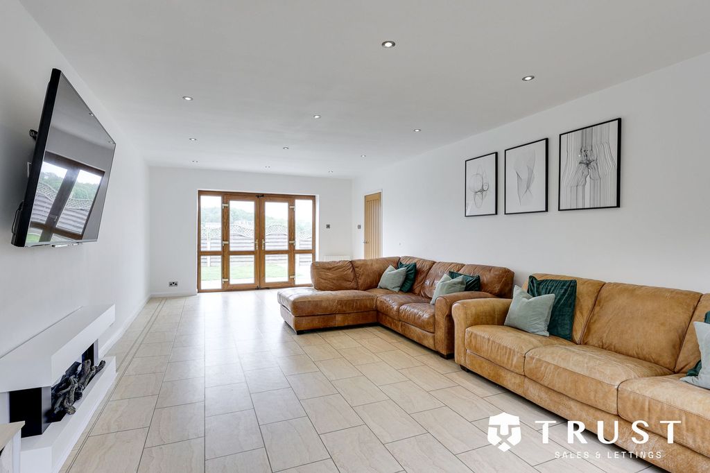 Additional image 4 of 3 bed detached house for saleMill Lane, Batley WF17