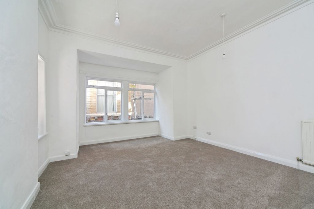 Additional image 4 of 3 bed flat for saleMostyn Road, Colwyn Bay, Conwy LL29