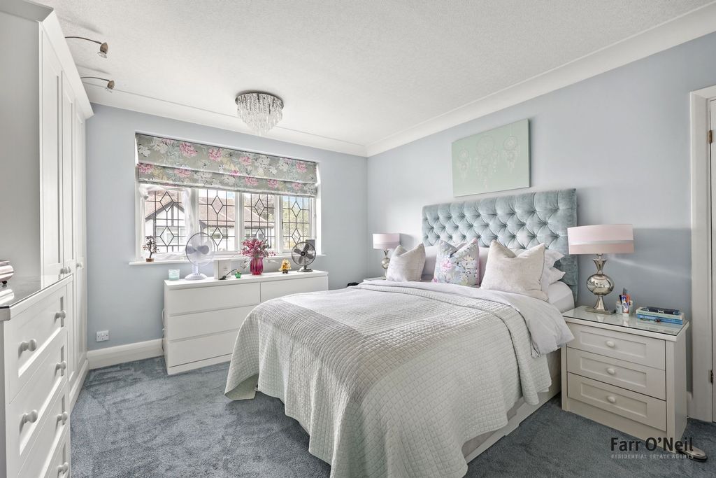 Additional image 20 of 4 bed semi-detached house for saleForest Side, Buckhurst Hill IG9