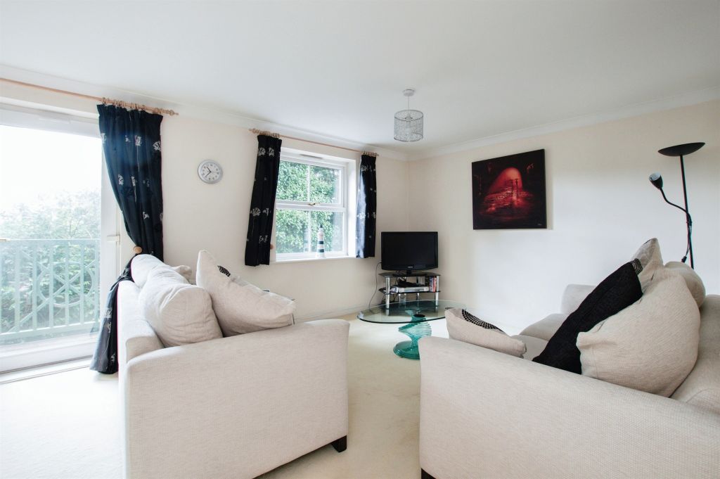 2 bed flat for saleSt. Stephens Road, Bournemouth BH2 photo 2