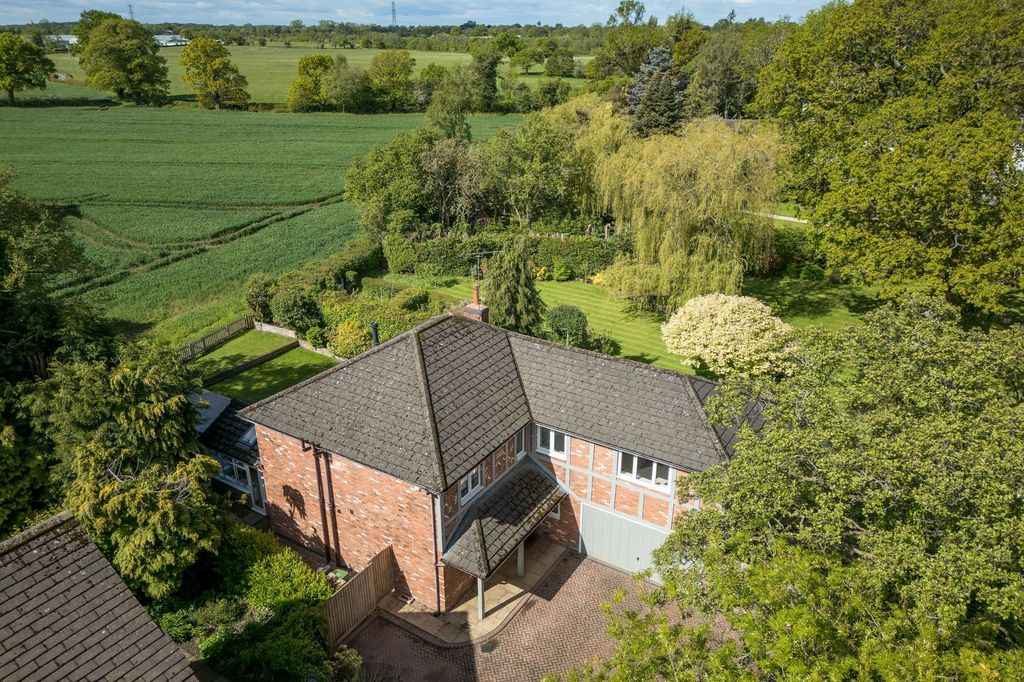 5 bed detached house for saleDownesway, Alderley Edge SK9
