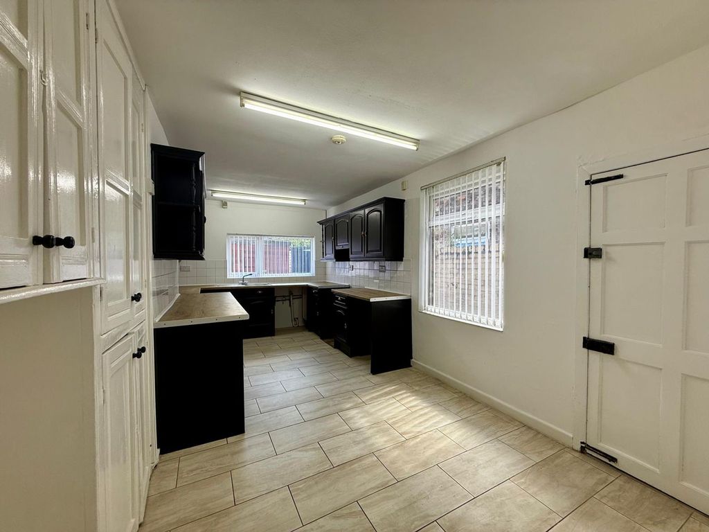3 bed terraced house for saleWorcester Road, Bootle L20 photo 4