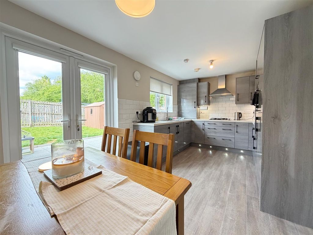 3 bed semi-detached house for saleUnion Way, Uddingston, Glasgow G71 photo 5