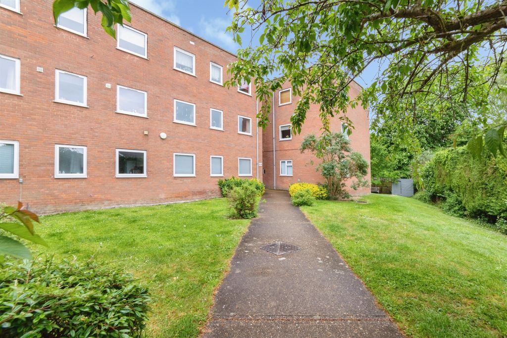 2 bed flat for saleGrove Court, Arlesey SG15