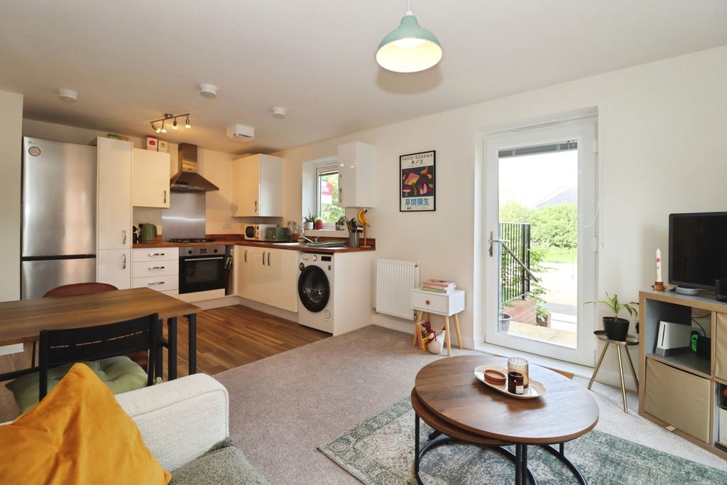 1 bed flat for saleDowsell Way, Yate, Bristol, Gloucestershire BS37 photo 3