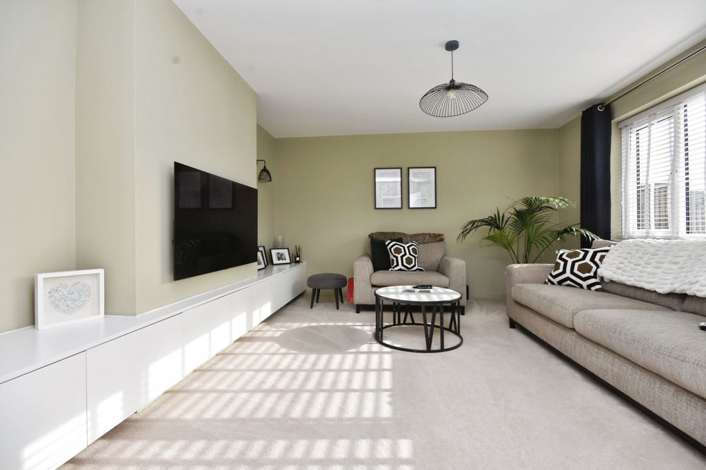 Additional image 2 of 4 bed detached bungalow for saleRosemary Avenue, Broadstairs, Kent CT10