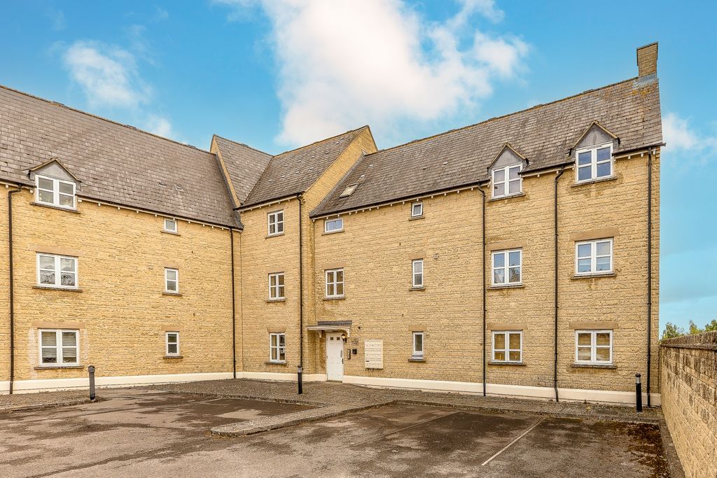 Additional image 4 of 2 bed flat for saleHeyford House, 65 Trefoil Way, Carterton, Oxfordshire OX18