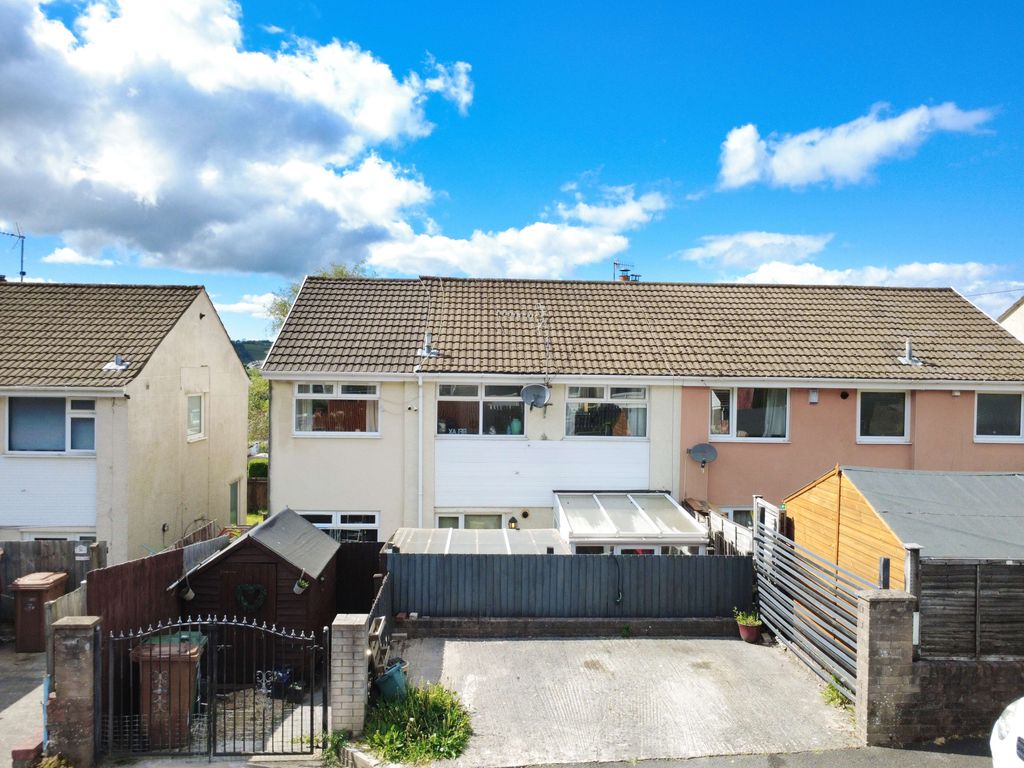 Additional image 2 of 4 bed semi-detached house for saleSt. Annes Gardens, Maesycwmmer CF82