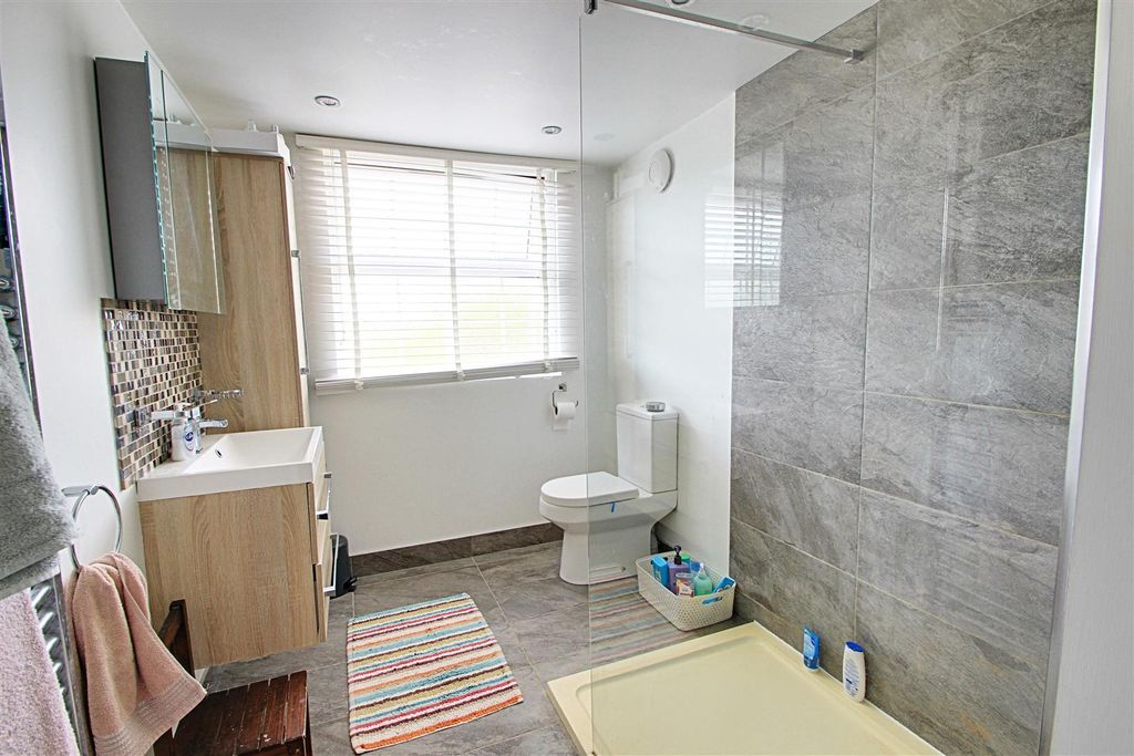Additional image 6 of 4 bed property for saleAdrian Road, Abbots Langley WD5