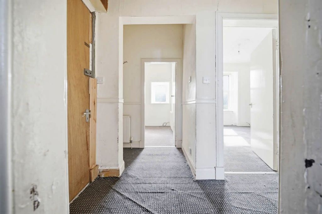 Additional image 8 of 3 bed flat for sale8, Knoxville Road, Kilbirnie KA257Eb KA25